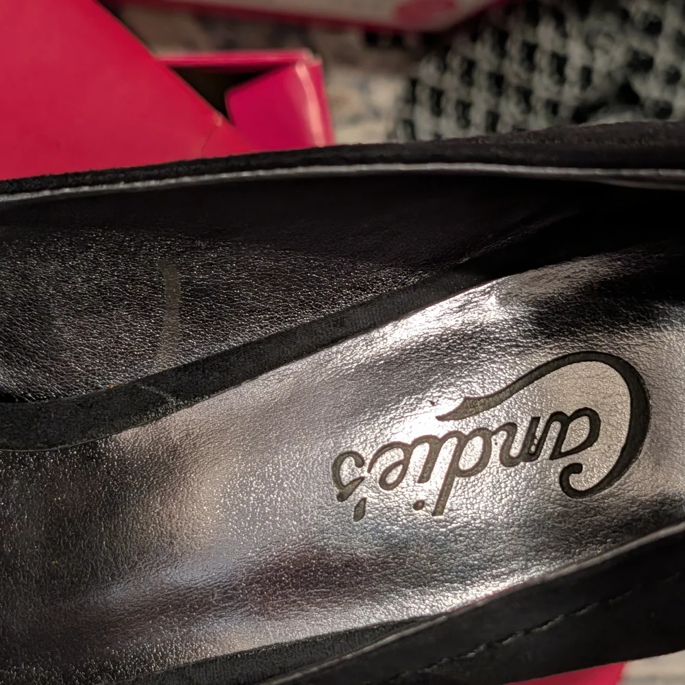 Candie's Elegant Black Heels - Picture 4 of 4